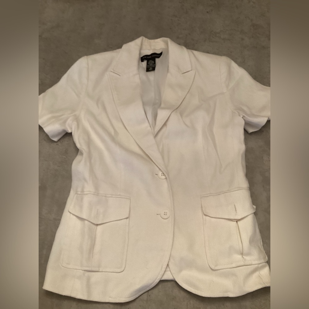 Fully lined white short sleeve blazer